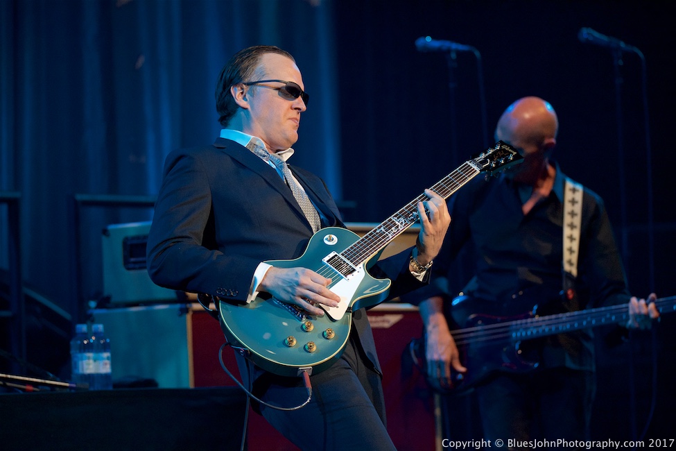 Joe Bonamassa, Arlene Schnitzer Concert Hall, Portland'5 Centers for the Arts, photo by John Alcala
