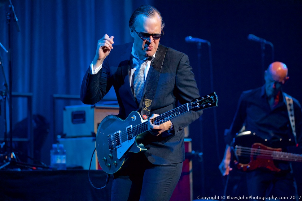Joe Bonamassa, Arlene Schnitzer Concert Hall, Portland'5 Centers for the Arts, photo by John Alcala