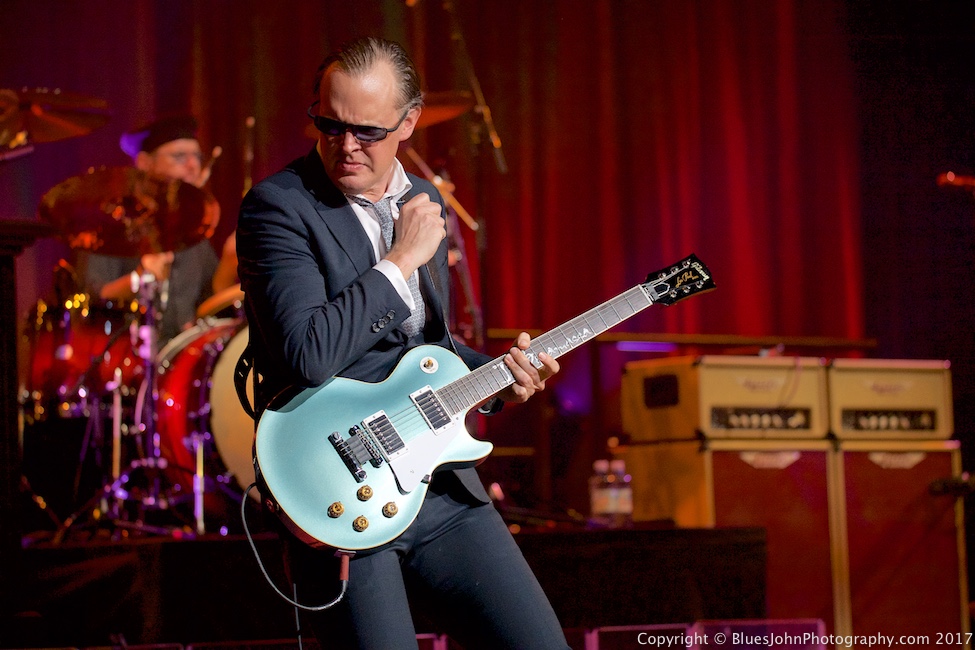 Joe Bonamassa, Arlene Schnitzer Concert Hall, Portland'5 Centers for the Arts, photo by John Alcala
