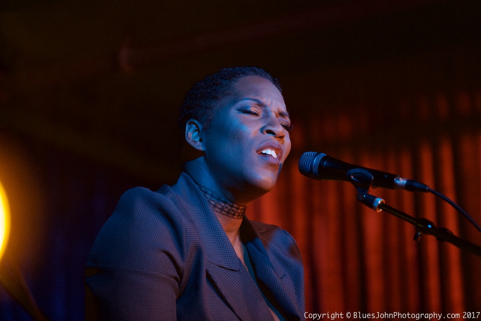 Liv Warfield, Jack London Revue, photo by John Alcala