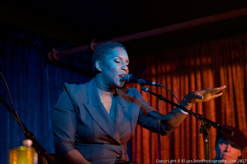 Liv Warfield, Jack London Revue, photo by John Alcala