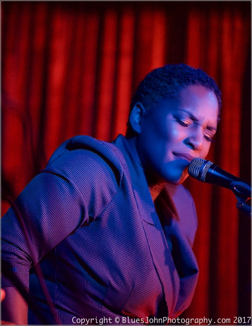 Liv Warfield, Jack London Revue, photo by John Alcala