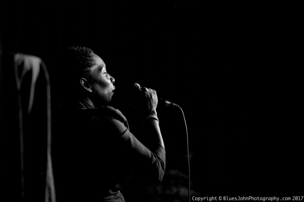 Liv Warfield, Jack London Revue, photo by John Alcala