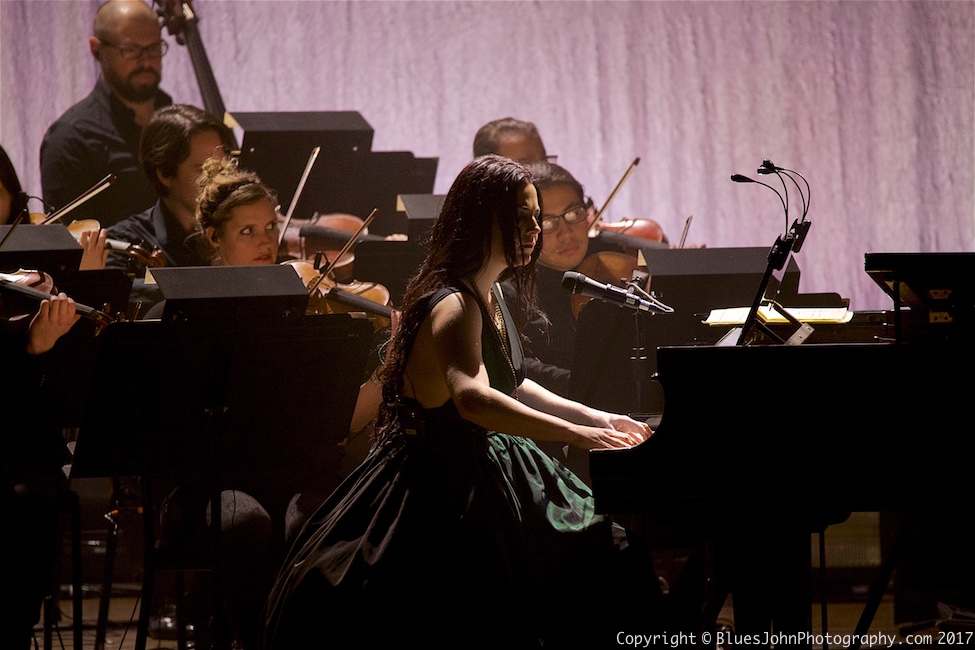 Evanescence, Arlene Schnitzer Concert Hall, Portland'5 Centers for the Arts, photo by John Alcala