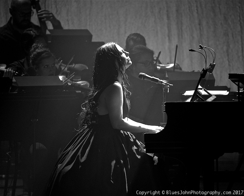 Evanescence, Arlene Schnitzer Concert Hall, Portland'5 Centers for the Arts, photo by John Alcala