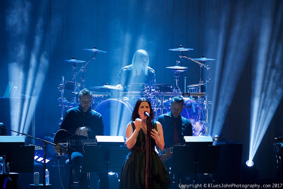 Evanescence, Arlene Schnitzer Concert Hall, Portland'5 Centers for the Arts, photo by John Alcala
