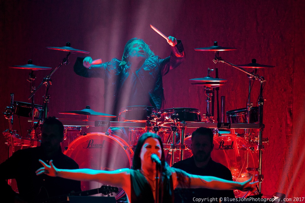 Evanescence, Arlene Schnitzer Concert Hall, Portland'5 Centers for the Arts, photo by John Alcala