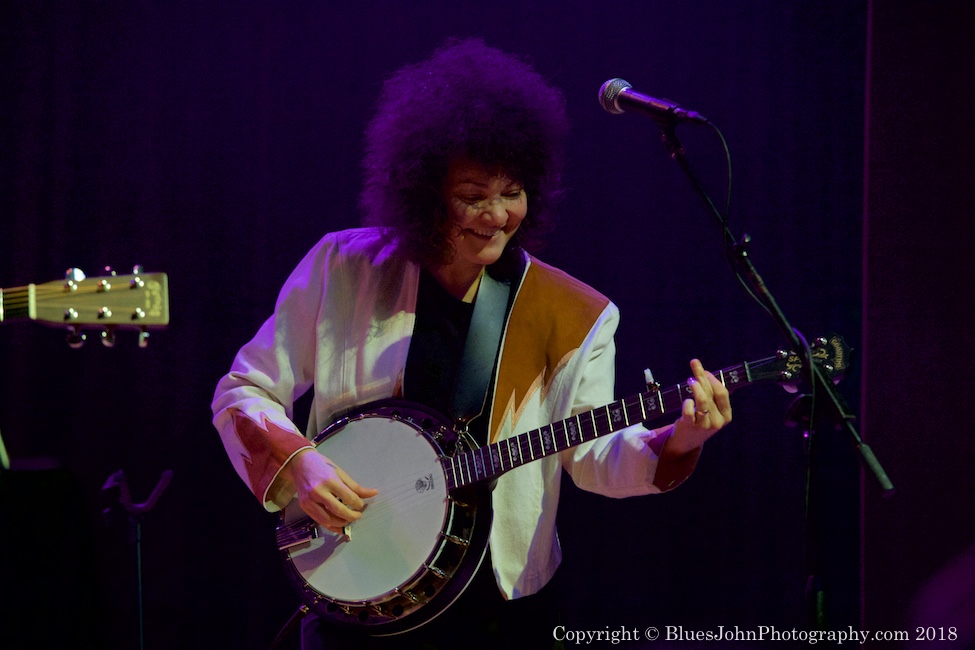 Bermuda Triangle, Aladdin Theater, photo by John Alcala