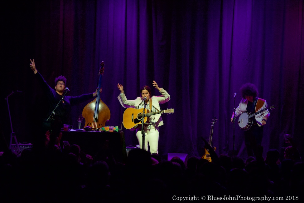Bermuda Triangle, Aladdin Theater, photo by John Alcala