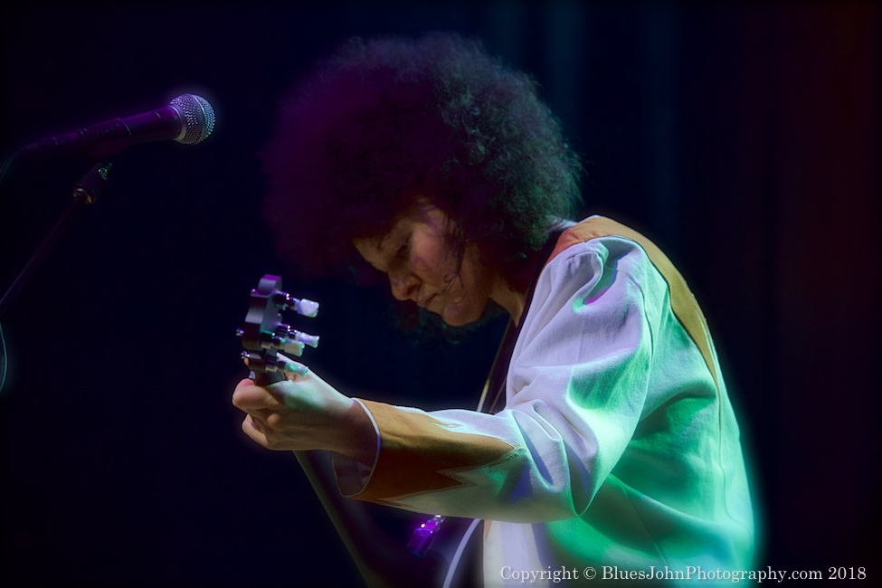 Bermuda Triangle, Aladdin Theater, photo by John Alcala