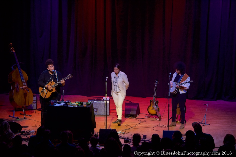Bermuda Triangle, Aladdin Theater, photo by John Alcala