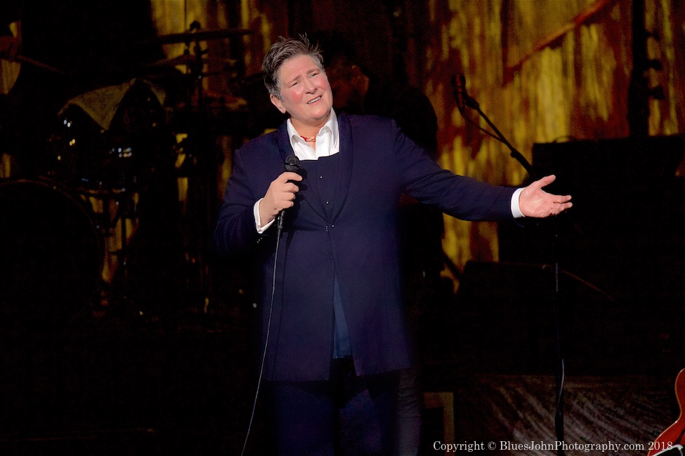 k.d. lang, Arlene Schnitzer Concert Hall, Portland'5 Centers for the Arts, photo by John Alcala