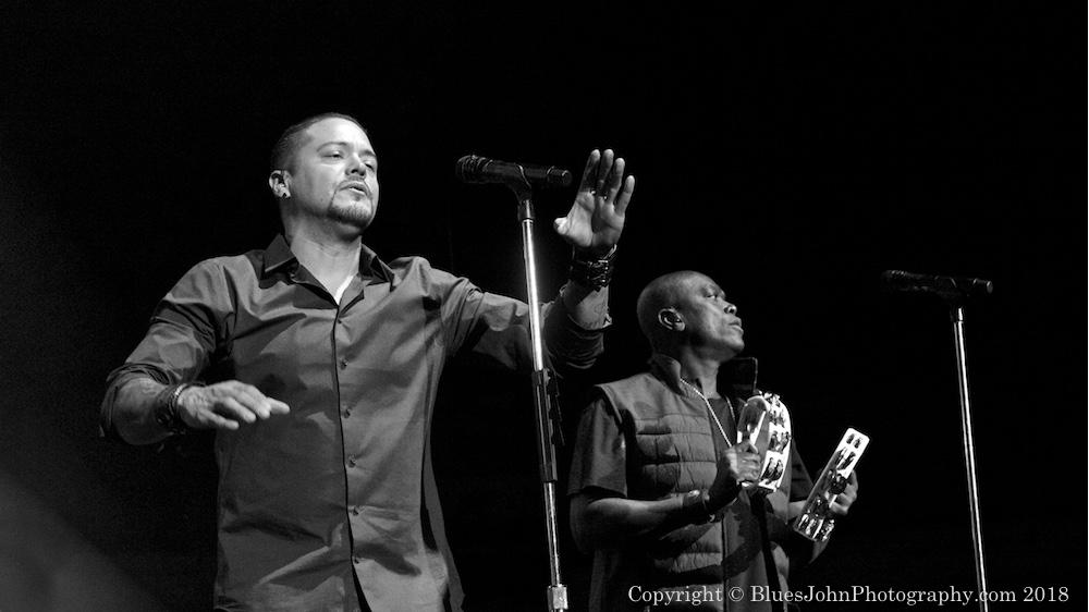 Santana, Veterans Memorial Coliseum, Rose Quarter, photo by John Alcala