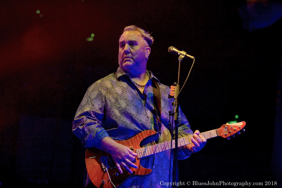 Santana, Veterans Memorial Coliseum, Rose Quarter, photo by John Alcala