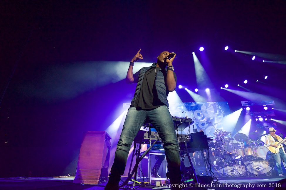 Santana, Veterans Memorial Coliseum, Rose Quarter, photo by John Alcala