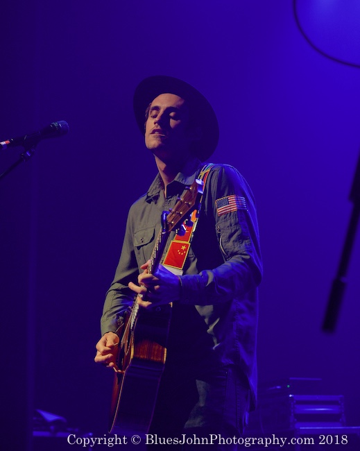 Tolan Shaw, Aladdin Theater, photo by John Alcala