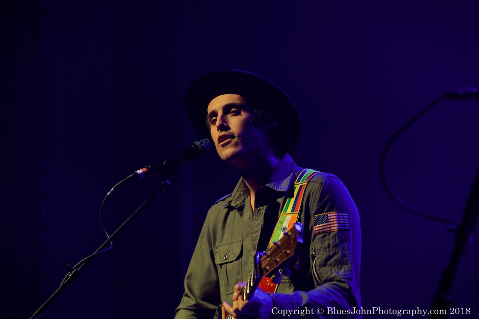 Tolan Shaw, Aladdin Theater, photo by John Alcala