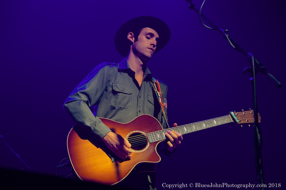 Tolan Shaw, Aladdin Theater, photo by John Alcala