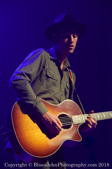Tolan Shaw, Aladdin Theater, photo by John Alcala