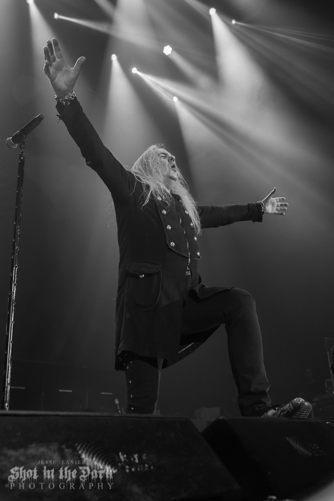 Saxon, ShoWare Center, photo by Jesse Lanier