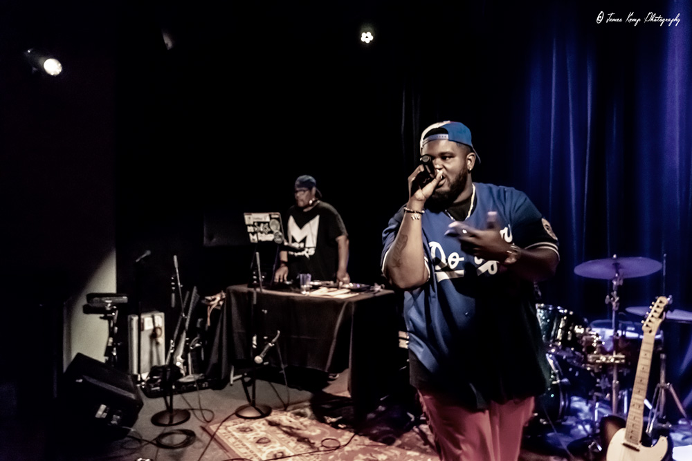 Mic Capes, Kelly's Olympian, Vortex Music Magazine, photo by James Kemp