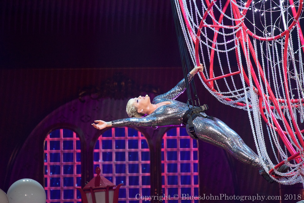 P!nk, Moda Center, photo by John Alcala