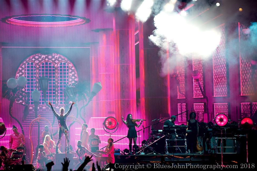 P!nk, Moda Center, photo by John Alcala