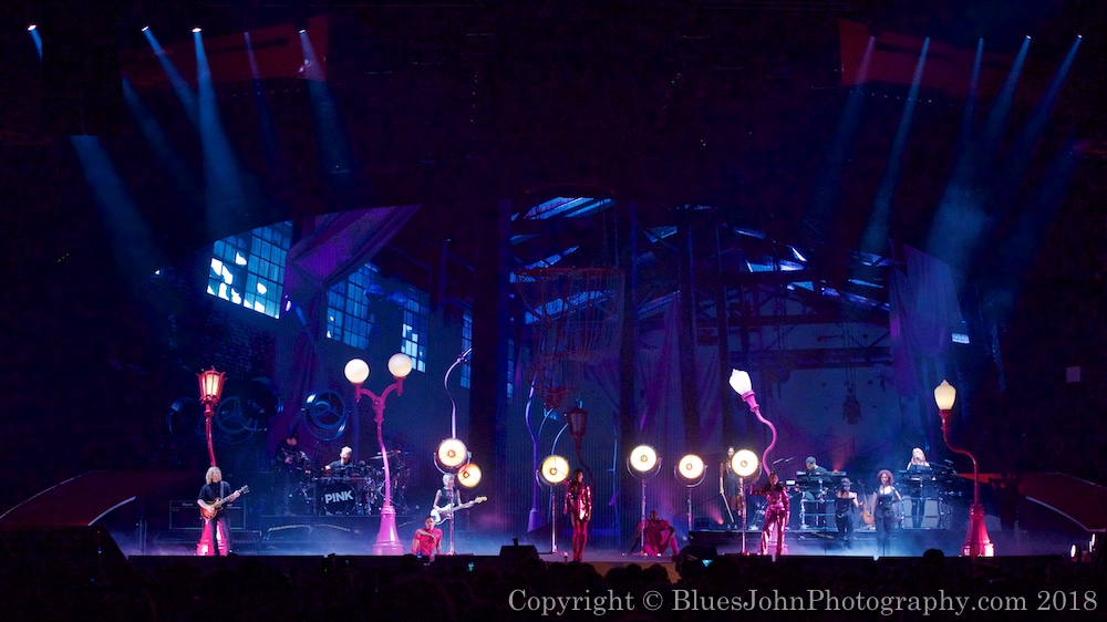 P!nk, Moda Center, photo by John Alcala