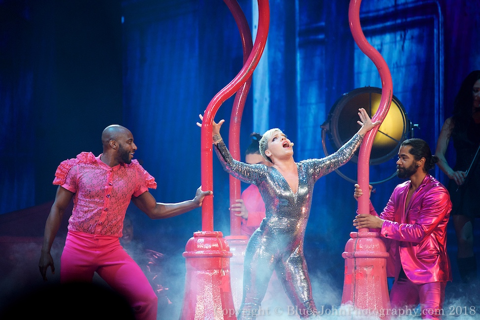 P!nk, Moda Center, photo by John Alcala