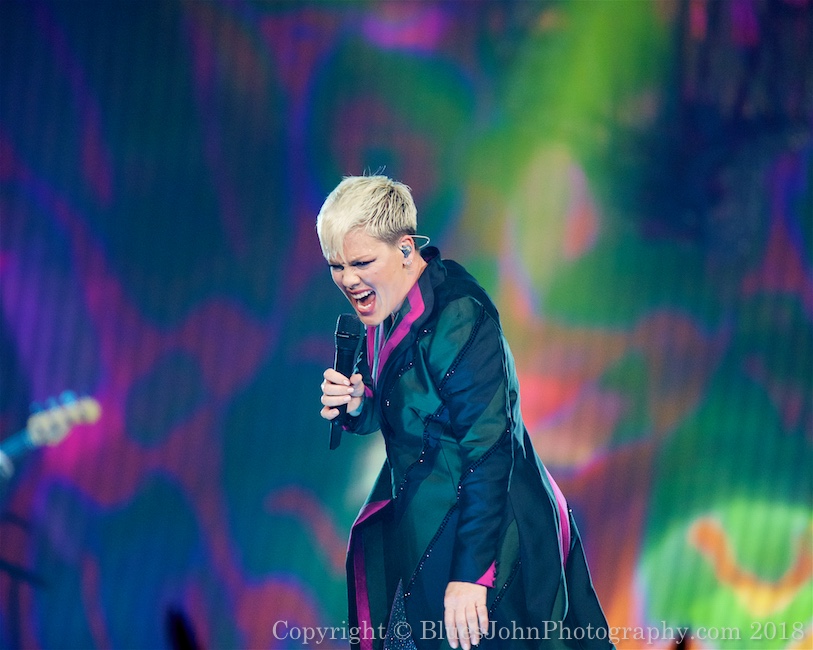 P!nk, Moda Center, photo by John Alcala