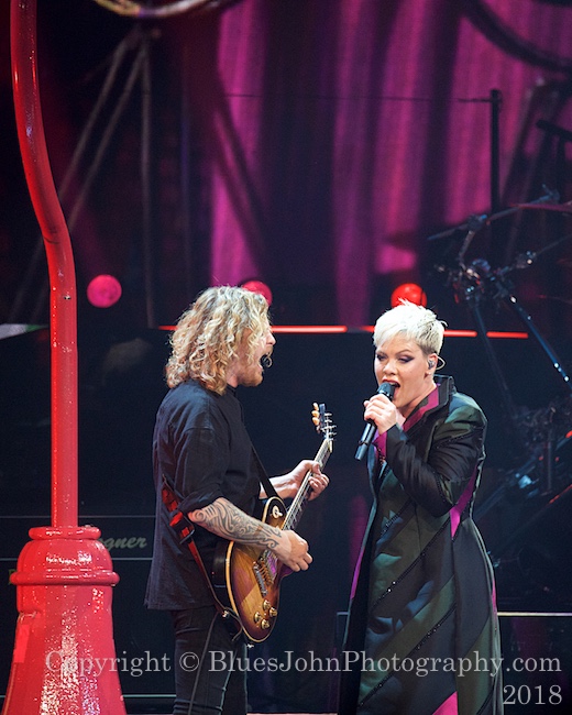 P!nk, Moda Center, photo by John Alcala