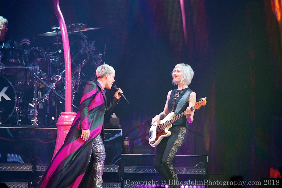 P!nk, Moda Center, photo by John Alcala