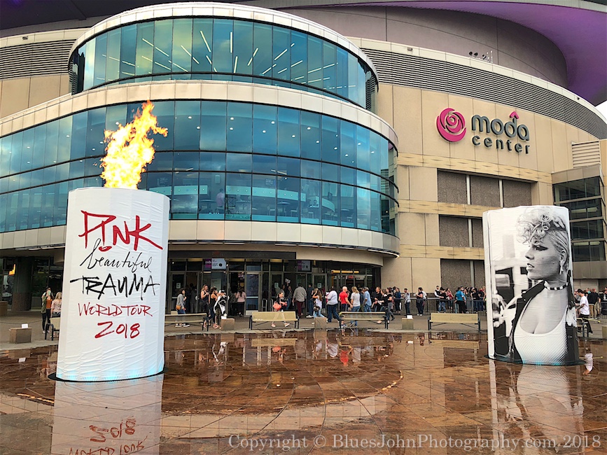 P!nk, Moda Center, photo by John Alcala