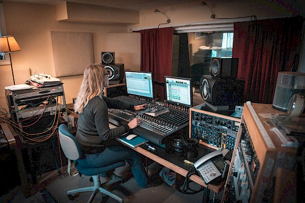 Fluff  & Gravy’s Juniana Lanning behind the board at the label’s studio: Photo by Chad Lanning