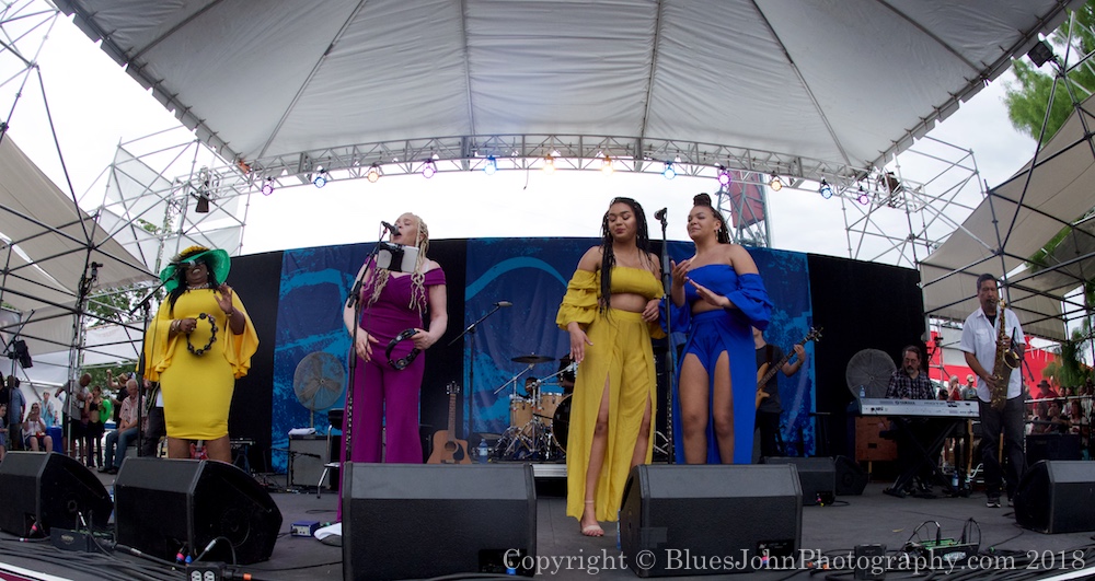 LaRhonda Steele, Waterfront Blues Festival, Tom McCall Waterfront Park, photo by John Alcala
