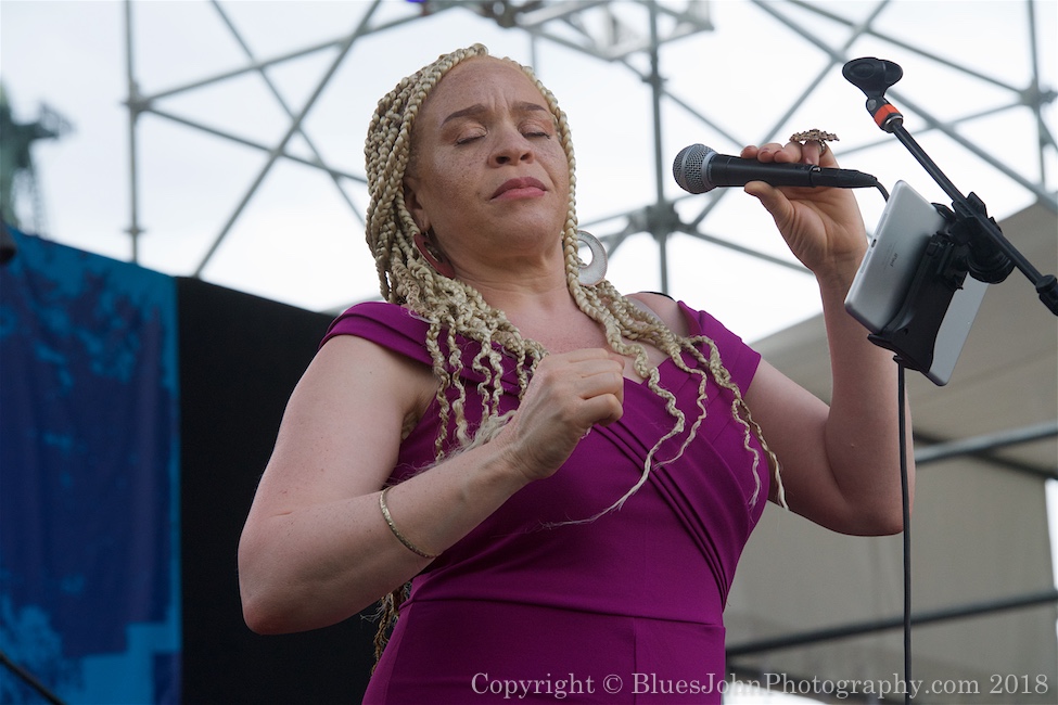 LaRhonda Steele, Waterfront Blues Festival, Tom McCall Waterfront Park, photo by John Alcala