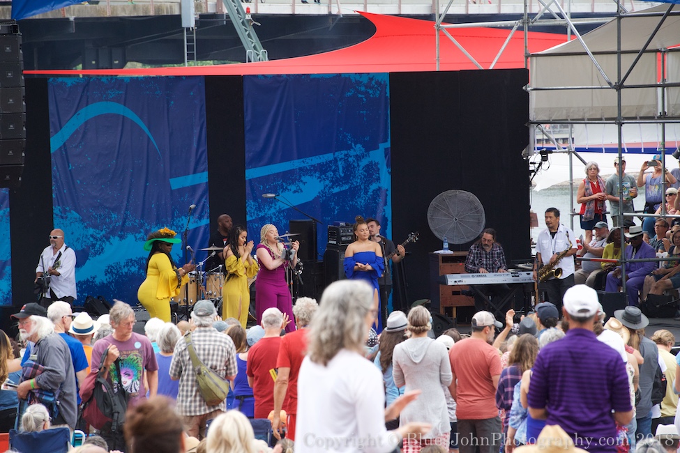 LaRhonda Steele, Waterfront Blues Festival, Tom McCall Waterfront Park, photo by John Alcala