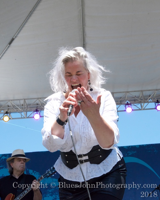 Karen Lovely, Waterfront Blues Festival, Tom McCall Waterfront Park, photo by John Alcala