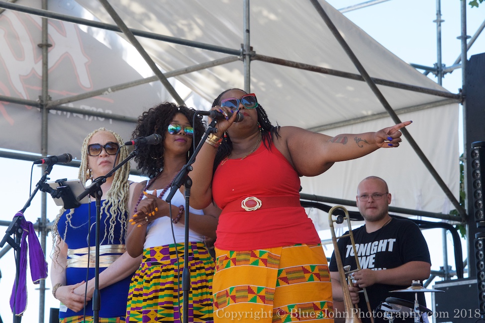 Tony Ozier, Arietta Ward, Waterfront Blues Festival, Tom McCall Waterfront Park, photo by John Alcala