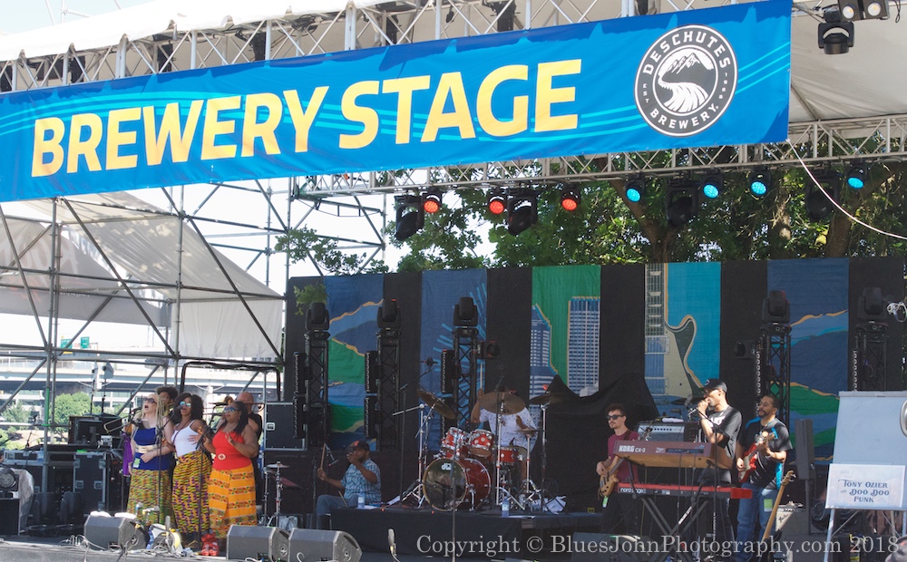 Tony Ozier, Waterfront Blues Festival, Tom McCall Waterfront Park, photo by John Alcala