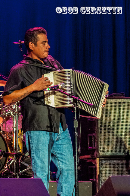 Los Lonely Boys, The Elsinore Theatre, photo by Bob Gersztyn
