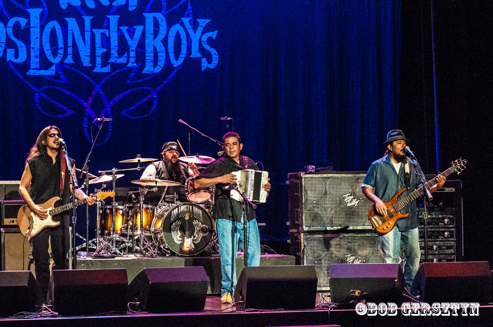 Los Lonely Boys, The Elsinore Theatre, photo by Bob Gersztyn