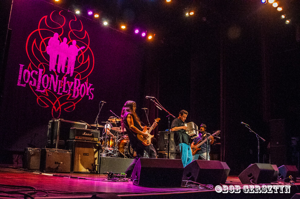 Los Lonely Boys, The Elsinore Theatre, photo by Bob Gersztyn