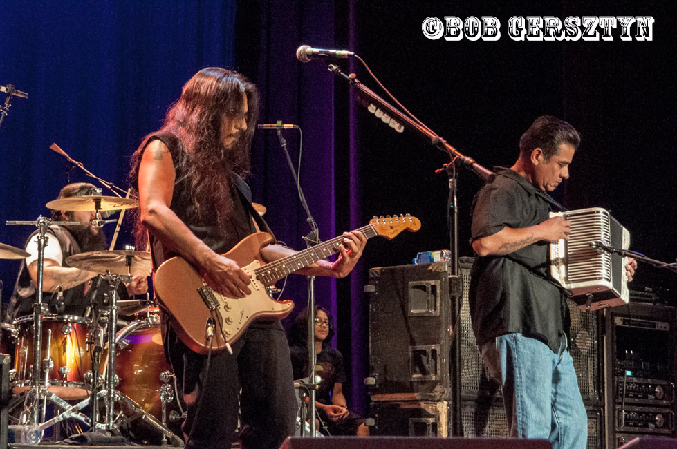 Los Lonely Boys, The Elsinore Theatre, photo by Bob Gersztyn