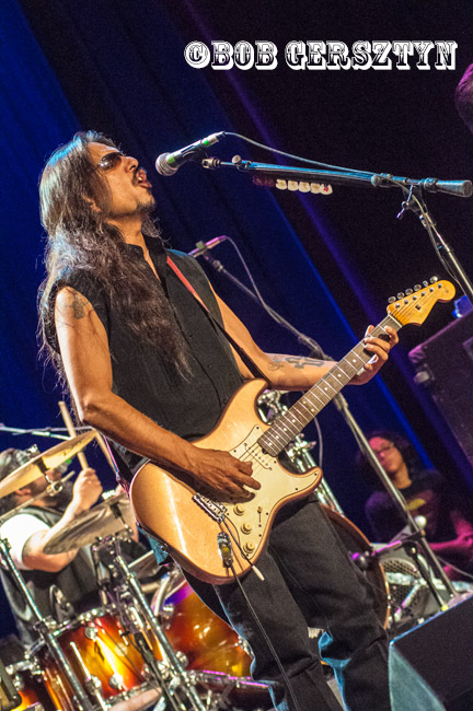 Los Lonely Boys, The Elsinore Theatre, photo by Bob Gersztyn