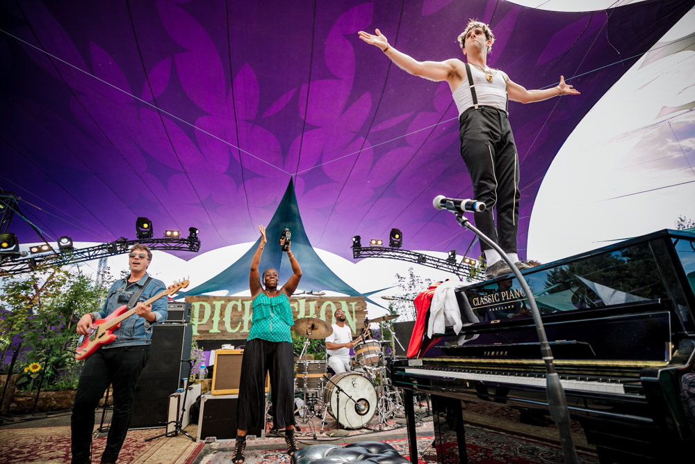 Low Cut Connie, Pickathon, Pendarvis Farm, photo by Tojo Andrianarivo