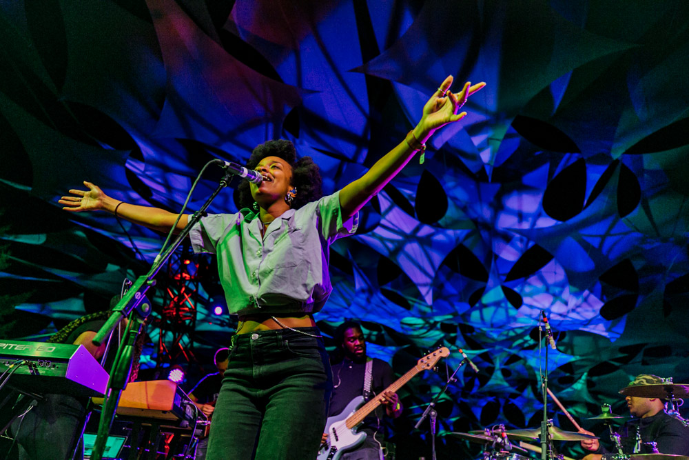 Jamila Woods, Pickathon, Pendarvis Farm, photo by Tojo Andrianarivo