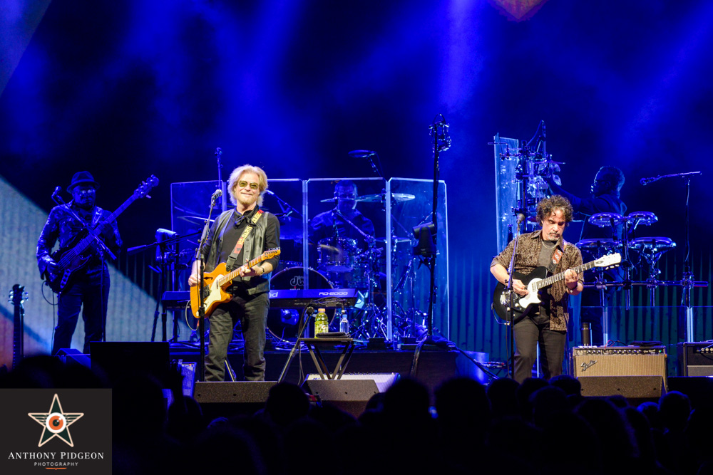 Hall & Oates, Moda Center, Rose Quarter, photo by Anthony Pidgeon