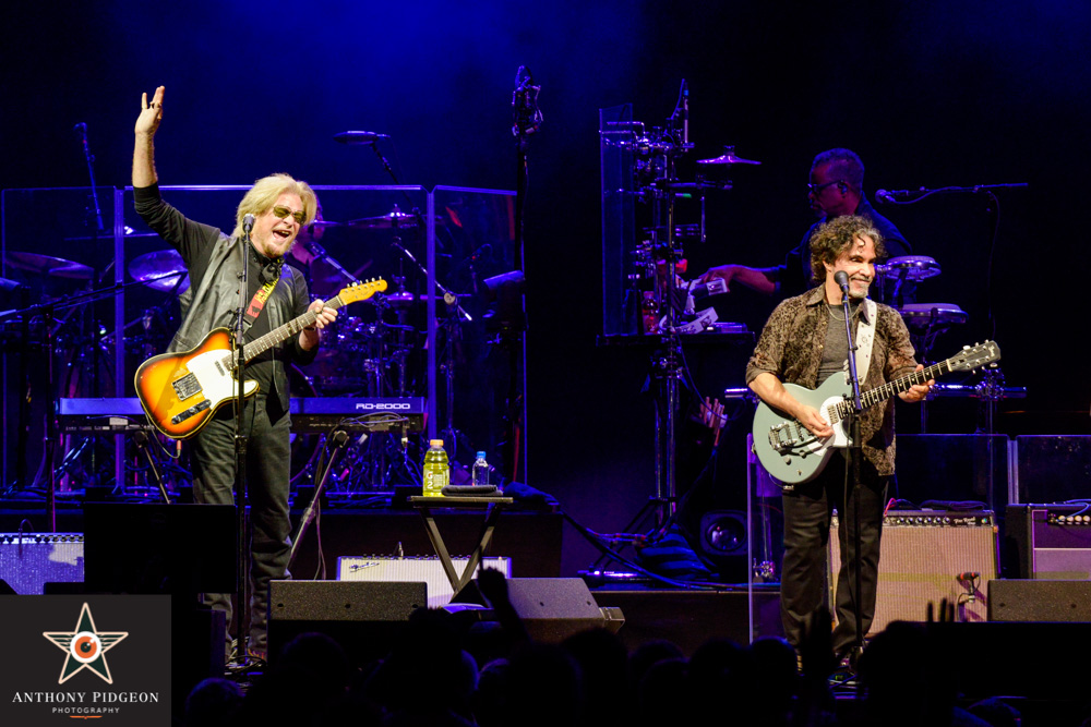 Hall & Oates, Moda Center, Rose Quarter, photo by Anthony Pidgeon