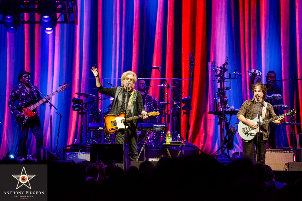 Hall & Oates, Moda Center, Rose Quarter, photo by Anthony Pidgeon